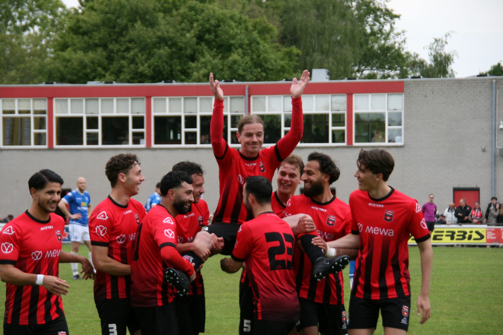 Cobu Boys sluit competitie af met 7-1 winst