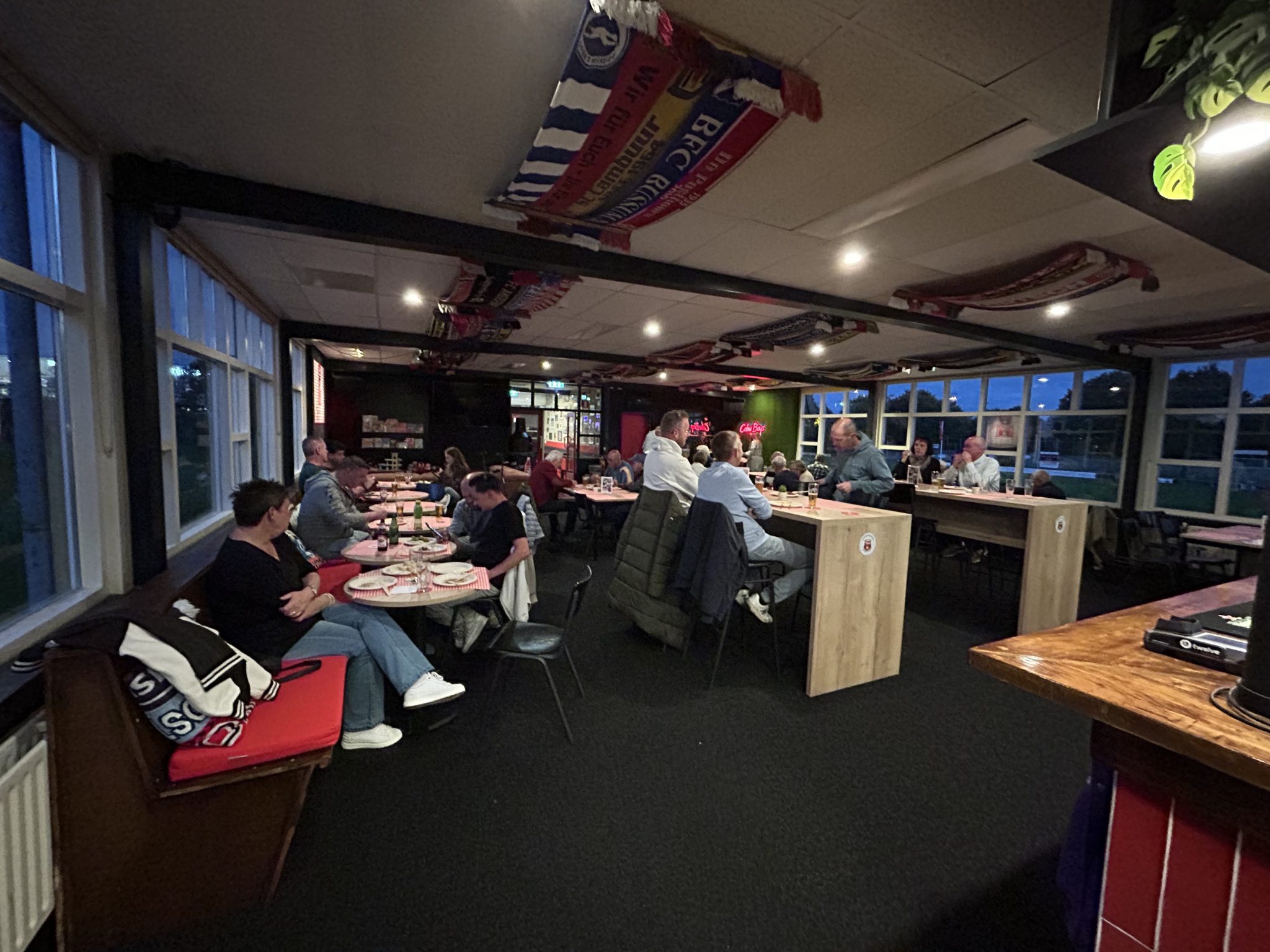 Geslaagde feestavond van de Krasse Knarren