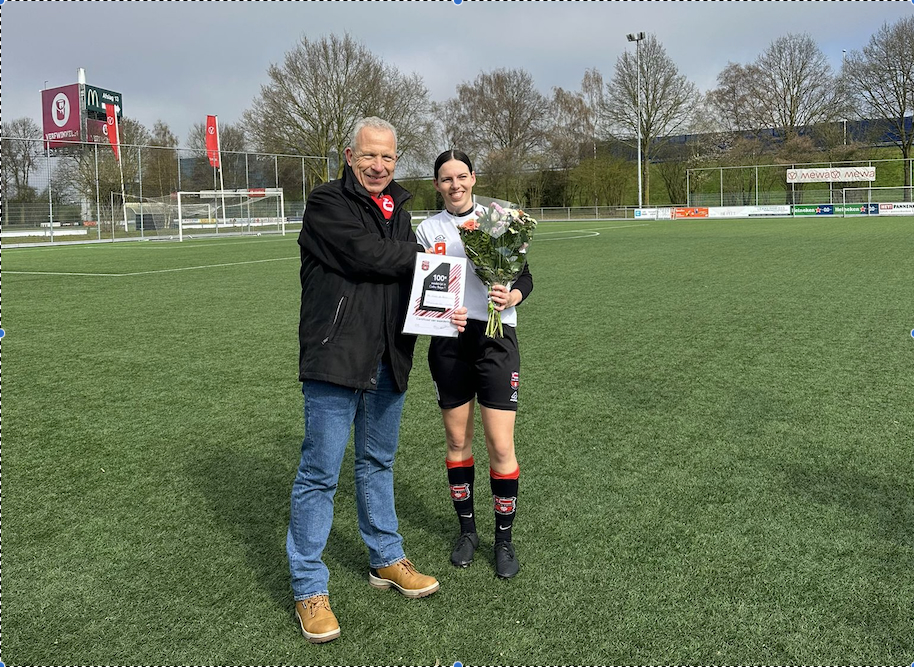 Manon de Bruin speelt 100e wedstrijd in Vrouwen 1
